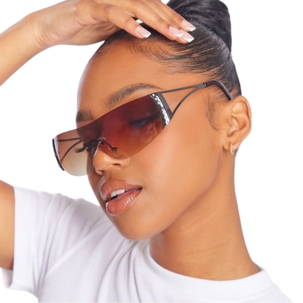 PRETTYLITTLETHING Brown 90S Curved Visor Sunglasses